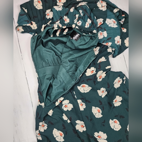 J.O.A. from Anthropologie -- Green Floral Jumpsuit - Wide Leg Flowy with Pockets - Picture 9 of 13